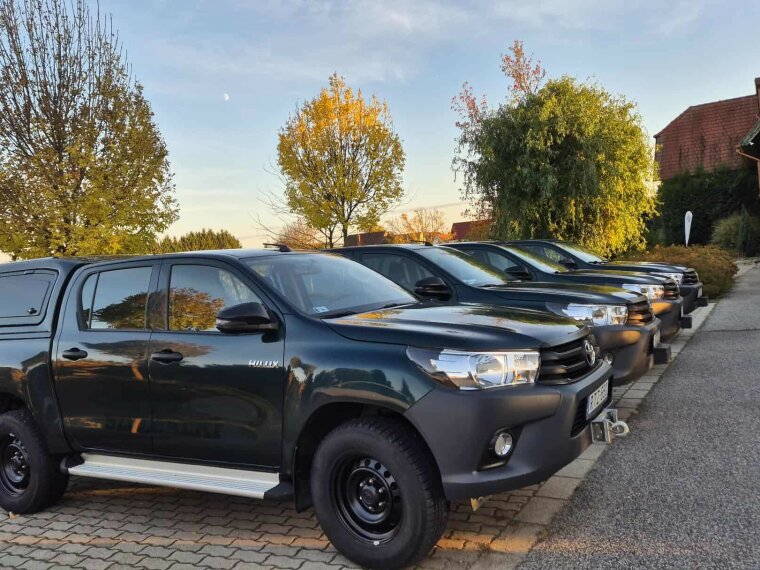ELADÓ TOYOTA HILUX 2.4 D-4D 4x4 megbízható terepjárók