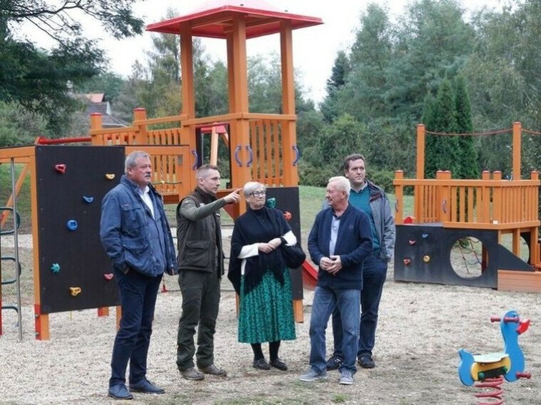 The new playground was inaugurated next to Lake Döröskei