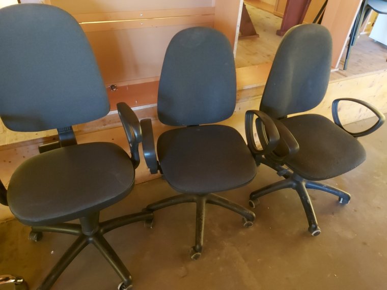 Sale of used office furniture