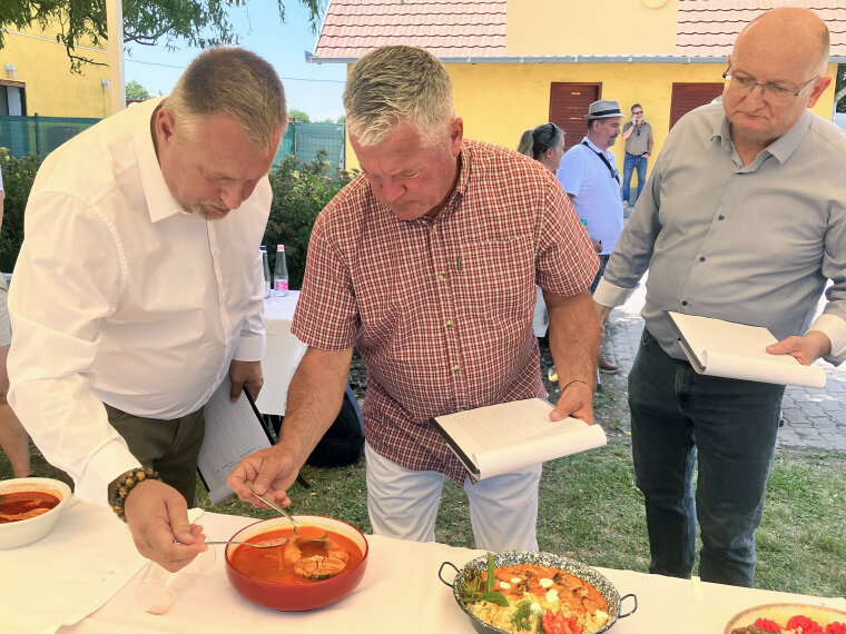 Fortyogott a bogrács, szákba kerültek a halak – XII. Pinka-völgyi Halas Nap Vaskeresztesen