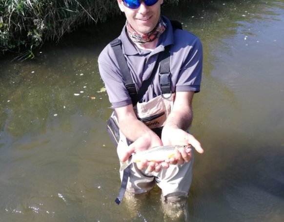 Tilalom előtti utolsó hétvégén sikerült M.R. zalai vendéghorgásznak a Répcén pergető módszerrel élete első sebes pisztrángját megfognia. A hal természetesen visszabocsátásra került.