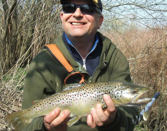 Szép fogás a vasi vizeken. A hal mérlegelés után visszaengedésre került!