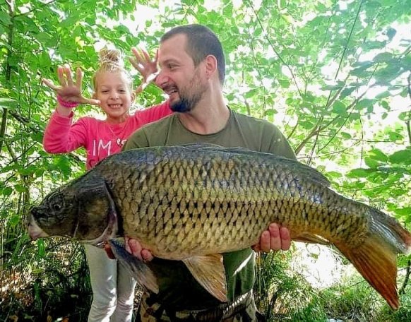 Németh Péter horgásztársunk fogta ezt a szép pontyot a Hársas-tavon, melyhez gratulálunk! A hal egy rövid fotózás után visszanyerte szabadságát! Köszönjük!