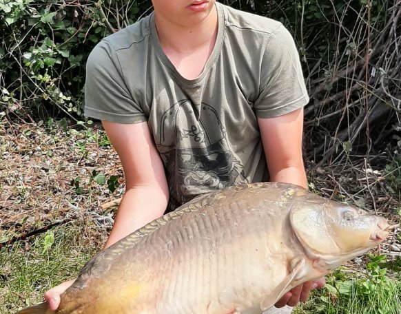 Igazabol elvitte a nyeleto feket es kifarasztottam majd kitekertem a partig ahol megszakoltuk.