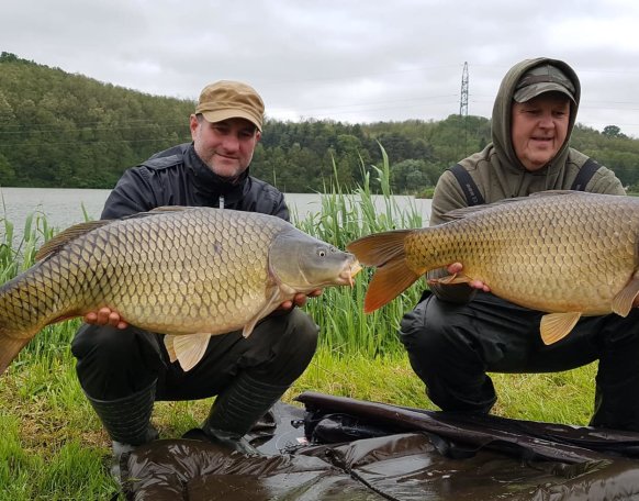 Garamvári Sándor, Mozsár Gábor társaságában bojlizott a Gersekaráti Sárvíz- tavon és sikerült fogni néhány csodaszép hibátlan pontyot a nagyon rossz és viharos időjárási körülmények ellenére! A halak 6-11 kg között lettek mérlegelve és kíméletesen visszaengedve! Szívből gratulálunk!