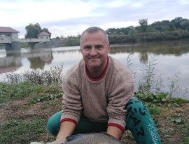 Takács Krisztián a Celldömölki Lokomotív HE. tagja a Rába folyó nicki szakszán fogta 2020. szeptember 29-én a képen látható óriási dévérkeszeget, melyhez szívből gratulálunk! 
A hal a fotózás után visszaengedésre került.