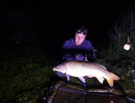 Horváth Balázs horgásztársunk a gersekaráti tavon horgászott június 10-től 13-ig és ez idő alatt sikerült jó pár pontyot fognia. A képen látható nyurga ponty 10,15kg volt. Bojlival sikerült horogra csalni a halakat!