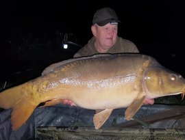 Mozsár Gábor horgásztársunk fogta a képen látható csodálatos pontyot. Gratulálunk!
